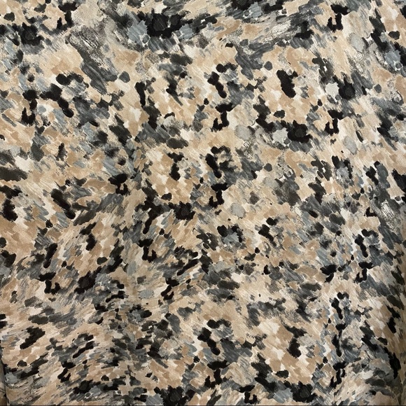 ✨ Harlowe & Graham printed bell long sleeve blouse (DONATING ON 11/12) - Picture 7 of 7